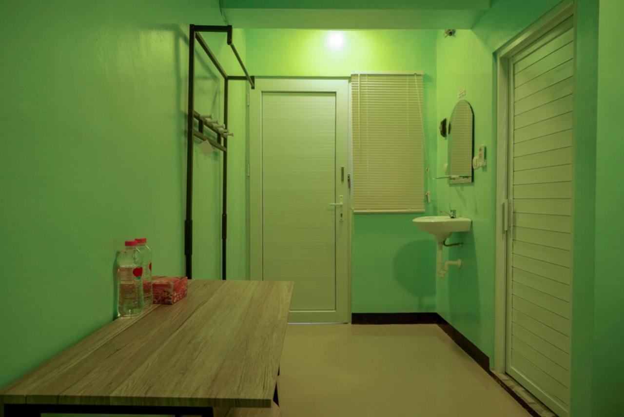 Отель Reddoorz @ Jalan Gatot Subroto Семаранг Экстерьер фото
