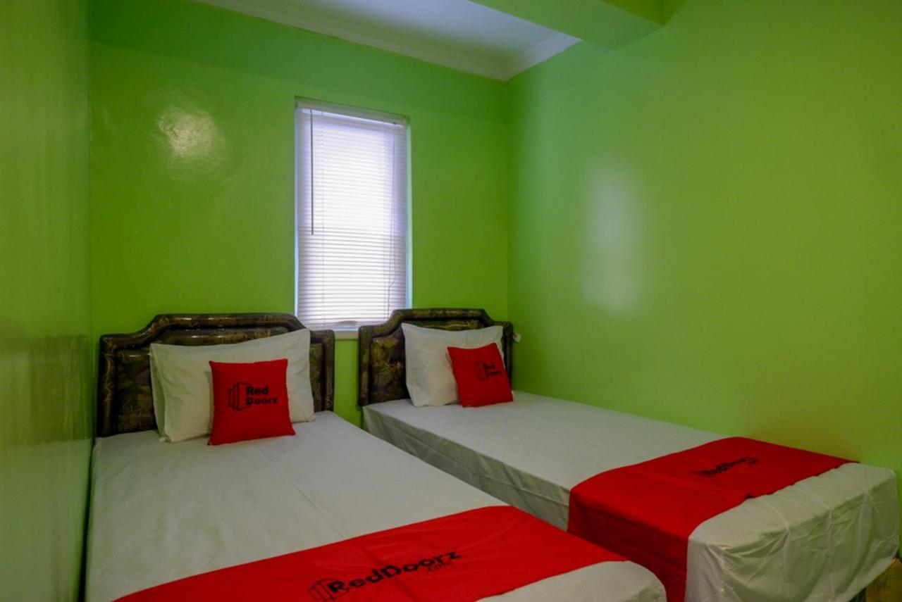 Отель Reddoorz @ Jalan Gatot Subroto Семаранг Экстерьер фото