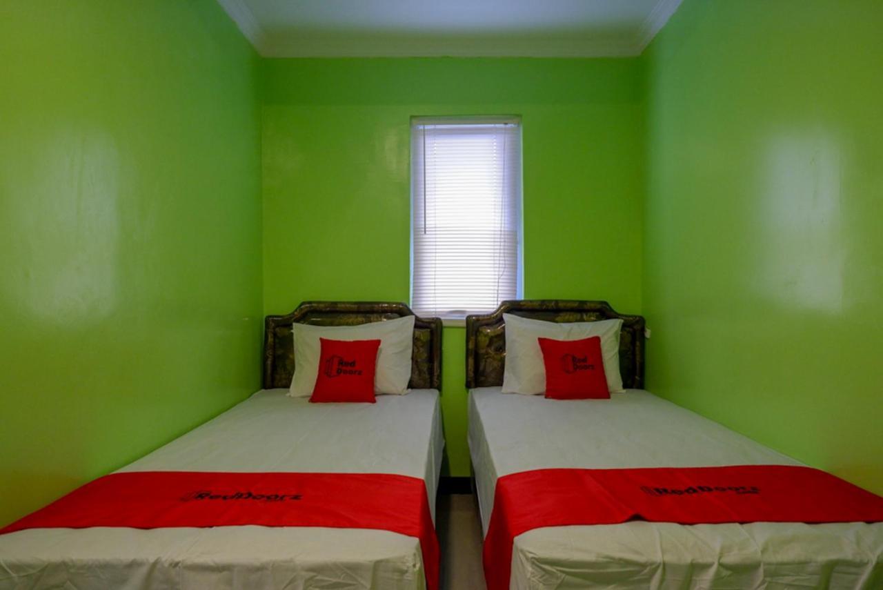 Отель Reddoorz @ Jalan Gatot Subroto Семаранг Экстерьер фото